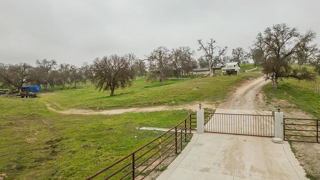 10562 Millerton Road, Clovis, CA 93619