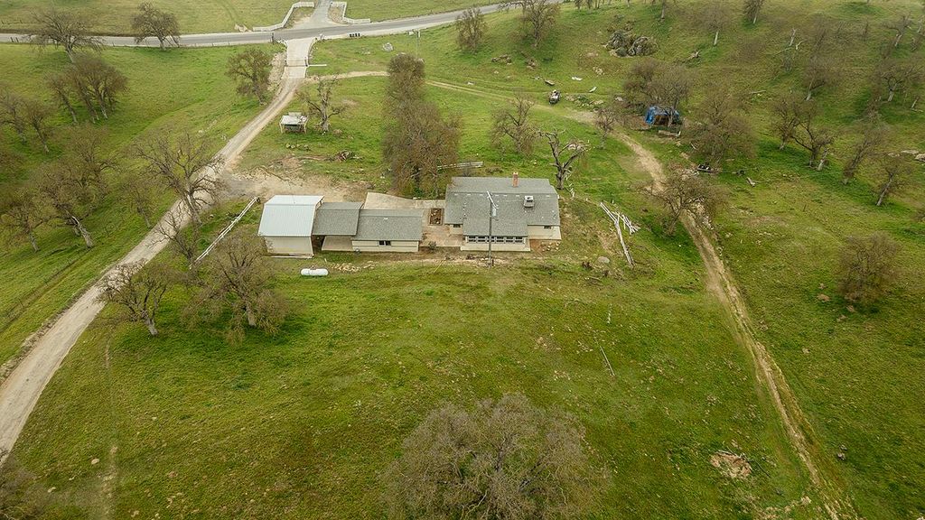 10562 Millerton Road, Clovis, CA 93619