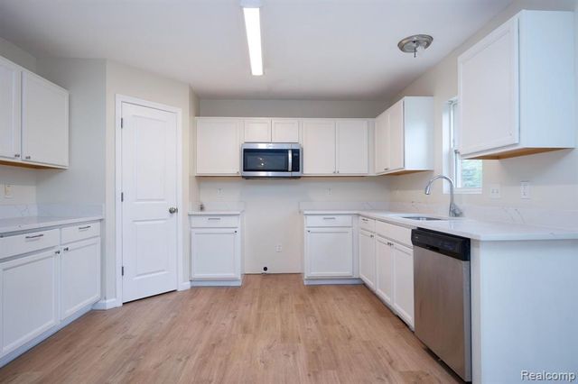 10306 Island Lake Drive, Taylor, MI 48180