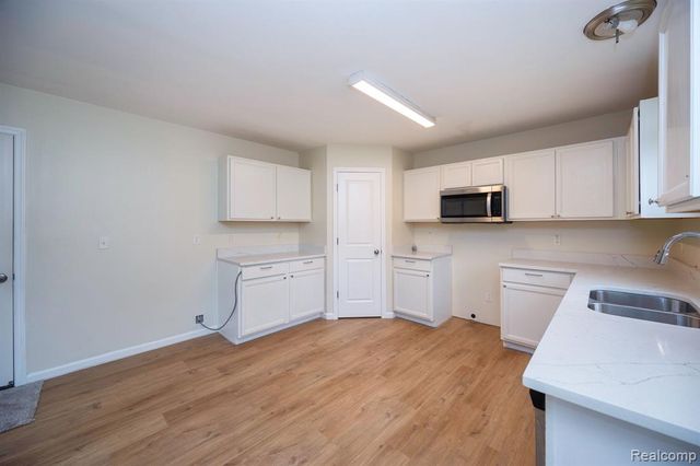 10306 Island Lake Drive, Taylor, MI 48180