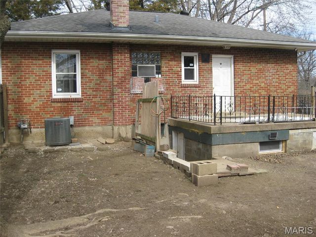 1366 Trampe Avenue, St Louis, MO 63138