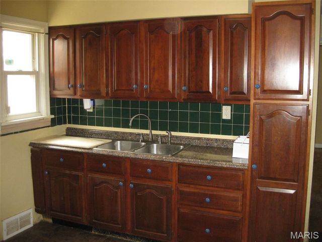 1366 Trampe Avenue, St Louis, MO 63138