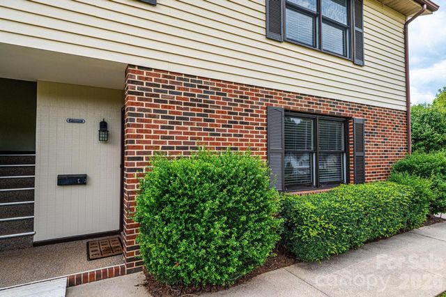 525 12th Street SW 28, Hickory, NC 28602