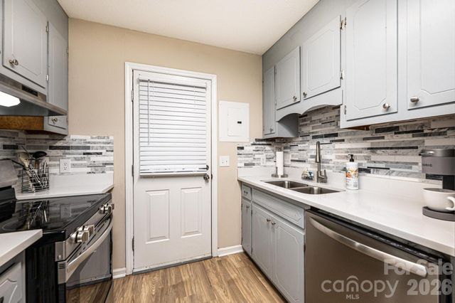 525 12th Street SW 28, Hickory, NC 28602