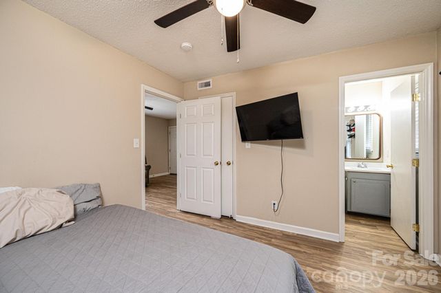 525 12th Street SW 28, Hickory, NC 28602