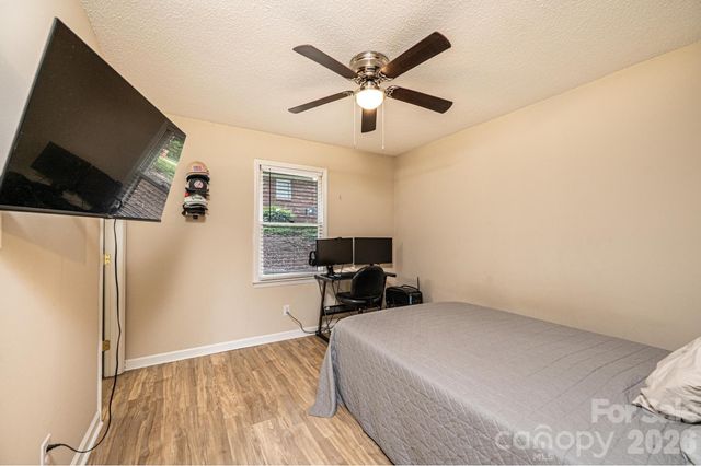 525 12th Street SW 28, Hickory, NC 28602