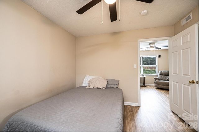525 12th Street SW 28, Hickory, NC 28602