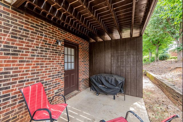 525 12th Street SW 28, Hickory, NC 28602