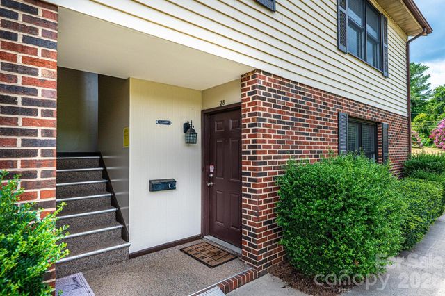 525 12th Street SW 28, Hickory, NC 28602