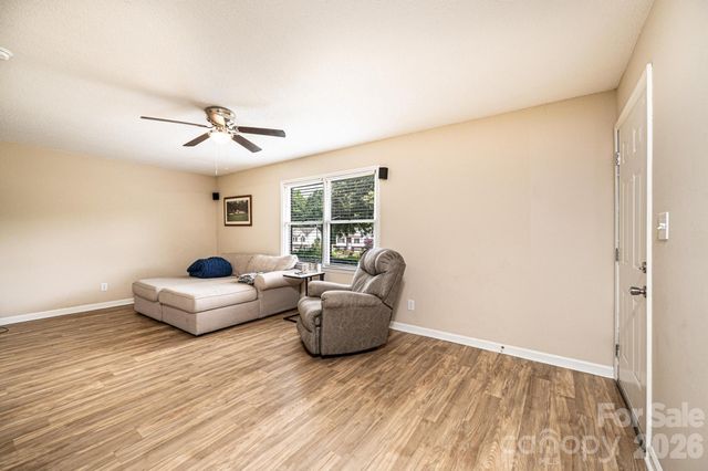 525 12th Street SW 28, Hickory, NC 28602