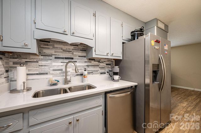 525 12th Street SW 28, Hickory, NC 28602