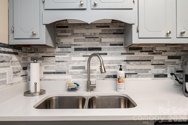 525 12th Street SW 28, Hickory, NC 28602