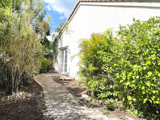 5851 Bristol Lane, Davie, FL 33331