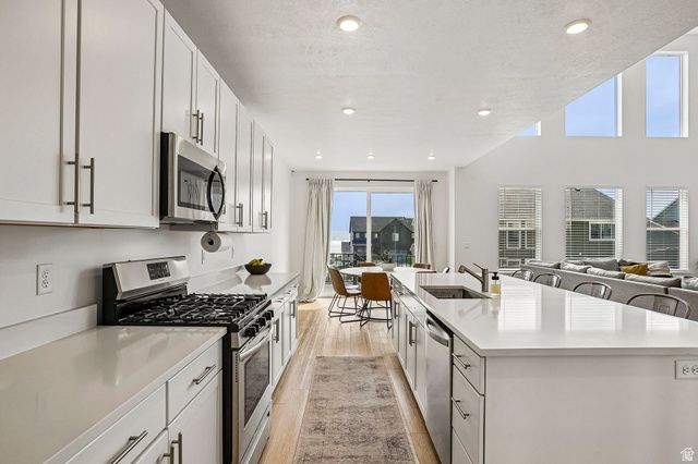 3246 S GREYHOUND RD, Saratoga Springs, UT 84045