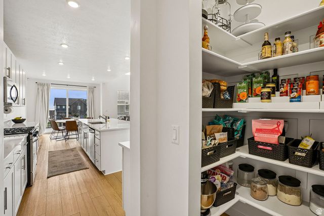 3246 S GREYHOUND RD, Saratoga Springs, UT 84045