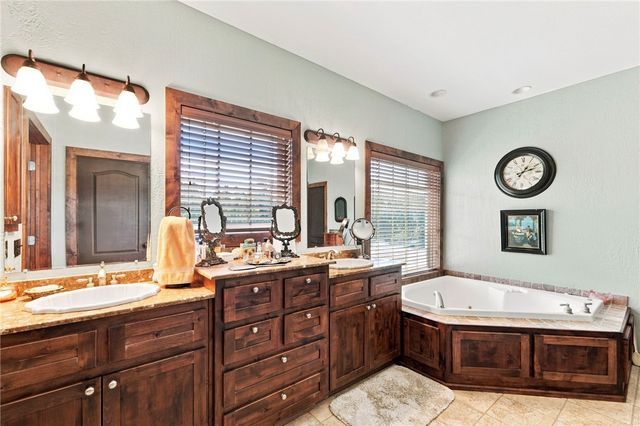 10822 Millstead Lane, Bentonville, AR 72712