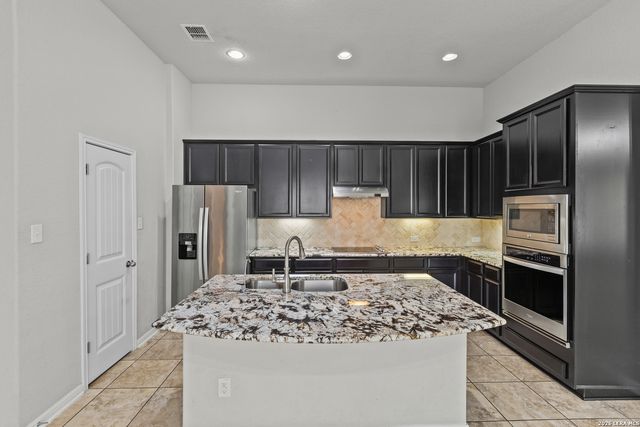 108 WINDSOR DR, Boerne, TX 78006