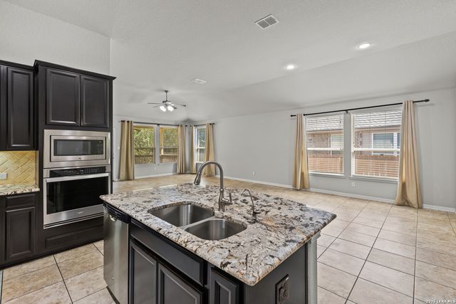 108 WINDSOR DR, Boerne, TX 78006