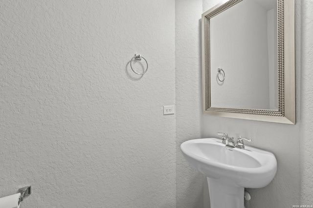 108 WINDSOR DR, Boerne, TX 78006