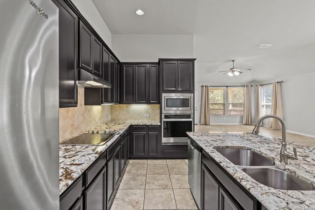 108 WINDSOR DR, Boerne, TX 78006