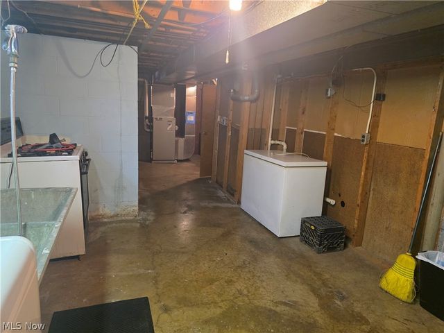 510 W Maplewood Avenue, Struthers, OH 44471