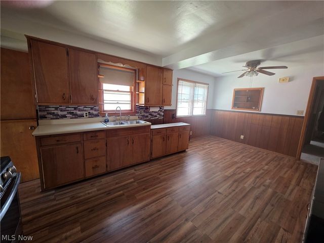 510 W Maplewood Avenue, Struthers, OH 44471