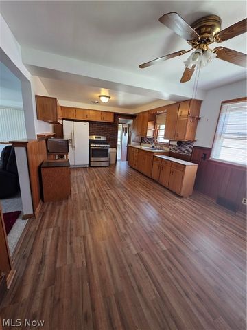 510 W Maplewood Avenue, Struthers, OH 44471