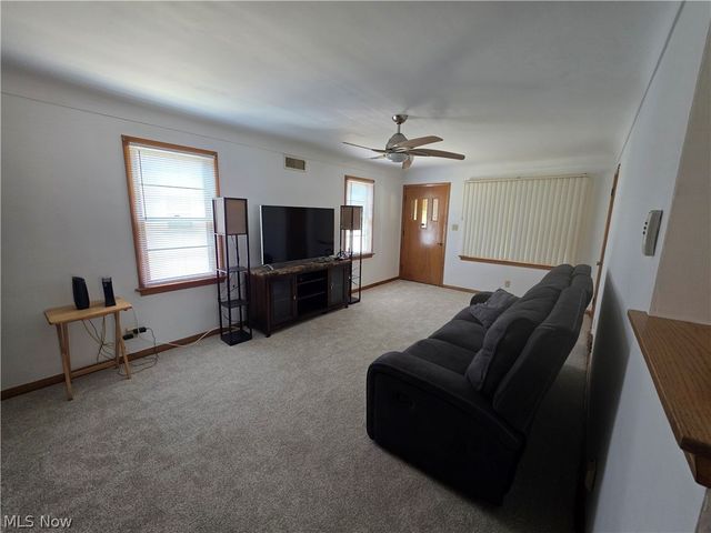 510 W Maplewood Avenue, Struthers, OH 44471