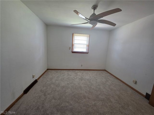 510 W Maplewood Avenue, Struthers, OH 44471