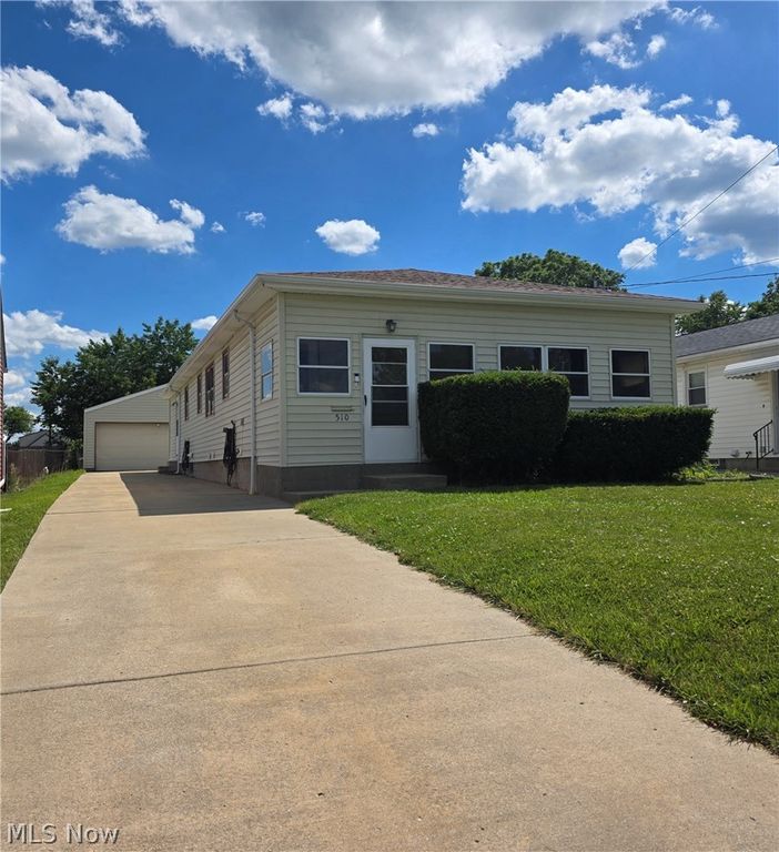 510 W Maplewood Avenue, Struthers, OH 44471