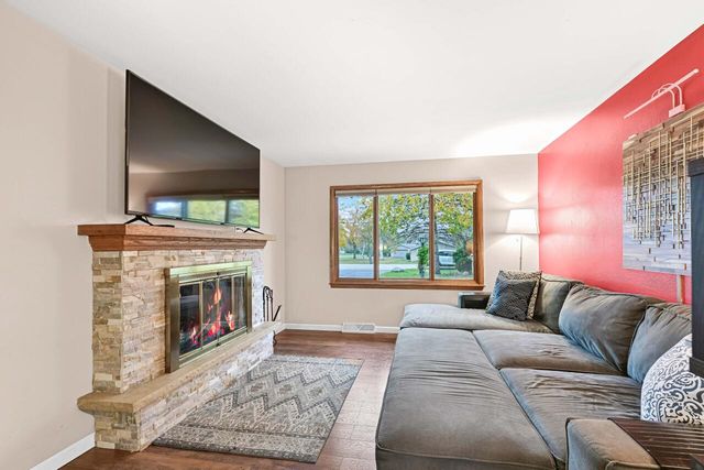 641 W Fairy Chasm ROAD, Bayside, WI 53217