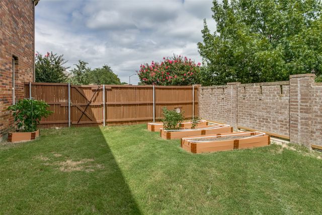 11901 Drummond Lane, Fort Worth, TX 76108