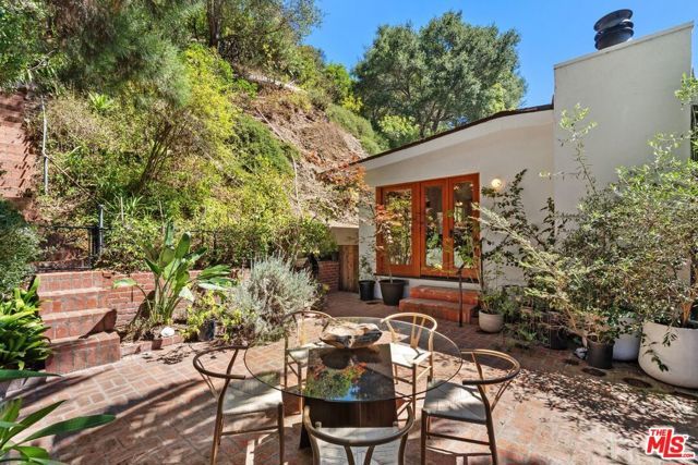 9667 Yoakum Drive, Los Angeles, CA 90210