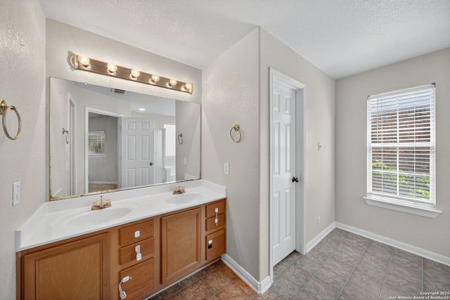 25119 Royal Land, San Antonio, TX 78255