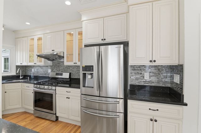 334 Sea St, Quincy, MA 02169