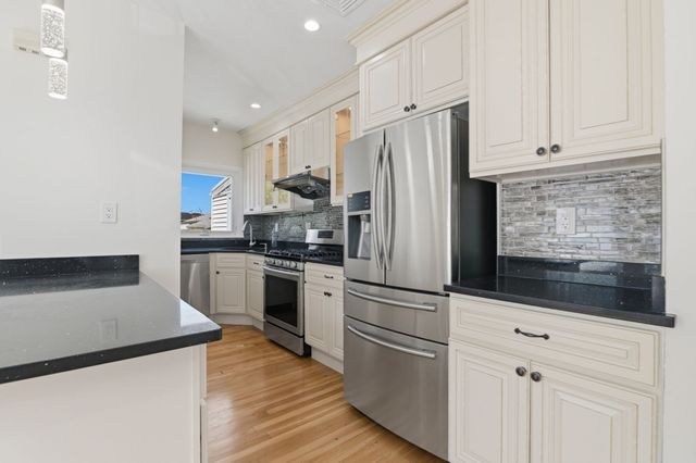 334 Sea St, Quincy, MA 02169