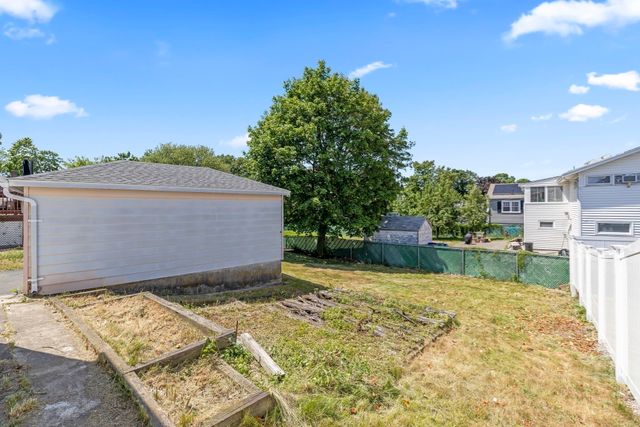 334 Sea St, Quincy, MA 02169