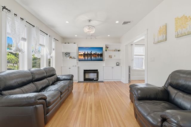 334 Sea St, Quincy, MA 02169