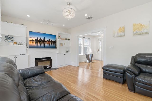 334 Sea St, Quincy, MA 02169