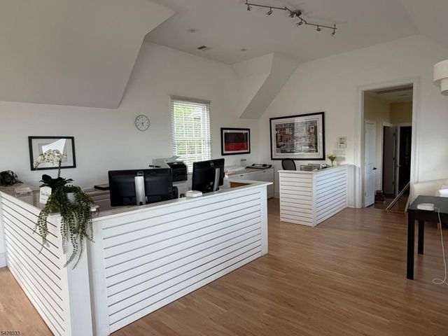 2 Chilton Rd, Chester Twp., NJ 07930
