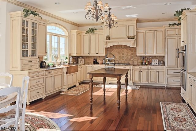 2 Chilton Rd, Chester Twp., NJ 07930