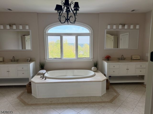 2 Chilton Rd, Chester Twp., NJ 07930