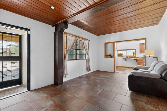 2115 Hollywood Avenue NW, Albuquerque, NM 87104