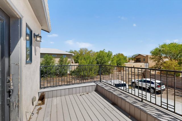 2115 Hollywood Avenue NW, Albuquerque, NM 87104