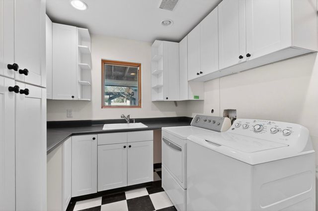 2115 Hollywood Avenue NW, Albuquerque, NM 87104