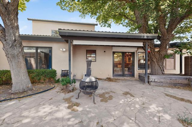 2115 Hollywood Avenue NW, Albuquerque, NM 87104