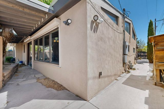2115 Hollywood Avenue NW, Albuquerque, NM 87104
