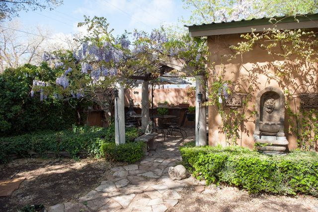 2115 Hollywood Avenue NW, Albuquerque, NM 87104