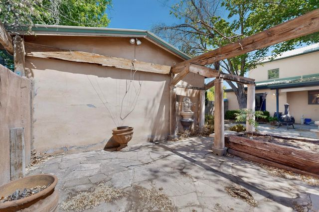 2115 Hollywood Avenue NW, Albuquerque, NM 87104