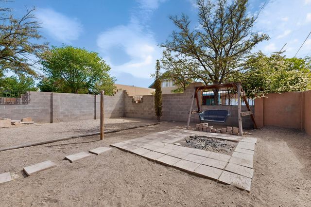 2115 Hollywood Avenue NW, Albuquerque, NM 87104